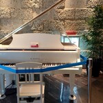 Arirambettei - 入口のピアノ