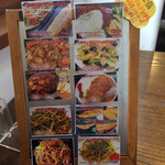 わ楽 - 卓上にも小さなメニューボードが…