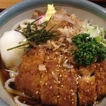 まるなお - 冷しトンカツうどん！
            トンカツがザクザクで、でもお肉が柔らかくてジューシー！