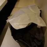 TEJI TOKYO - 荷物に使い捨てのエプロンを掛けてくださる心遣い