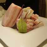 TEJI TOKYO - サシが多く、豚肉のような見た目ではありません