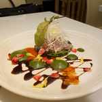 TEJI TOKYO - 見た目に美しい盛りつけで、味も美味な豚肉のタタキ。