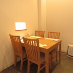 Sumibiyaki Hitotema - テーブル席の個室です。