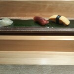 寿し芳 - 鮪、玉子。