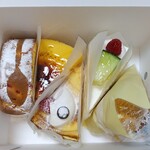ル・パティシエ・ミエル - ケーキ４個とシュークリーム１個