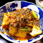 くいもんや 一歩 - 麻婆カボチャ。山椒を明快に効かせ、クミンのようなスパイスも強く香る