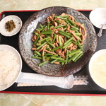 Dairen Chuubou - 豚肉とニンニクの芽炒め