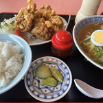 中華飯店 - ラーメンはピリ辛ラーメン