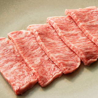 We offer the same carefully selected Yakiniku (Grilled meat) as other restaurants at affordable prices!