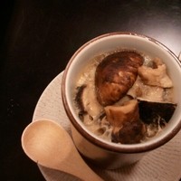 樋山 - 松茸の茶碗蒸しです。卵がわからないくらい松茸がたくさん入っていてとっても美味しかったです。
