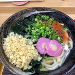 はなちゃんうどん  - わかめうどんを一味と天かすでカスタマイズ後