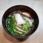 Kiyoudaizushi - この日の汁ものは、鯛のお吸い物。おくら、しめじ、えのきが入っていました。