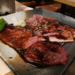 炭火焼 ゆうじ - 白ご飯に合うタレ肉