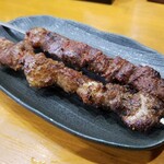 蘭州拉麺店 火焔山 - 烤羊肉串・烤羊心。