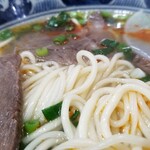 蘭州拉麺店 火焔山 - 麺の表情。