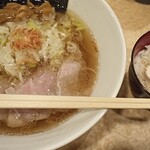 Ichimentenni Tsuuzu - 醤油ラーメン　エビ