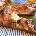 仙台牛たん けやき - 「牛たん２種盛り定食」の けやきたん（おろし生わさび をのせて）