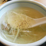 仙台牛たん けやき - 「牛たん２種盛り定食」のテールスープ（コショウが合います）