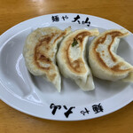 青竹手打ちラーメン 麺や 大山 - 餃子3個　　300円