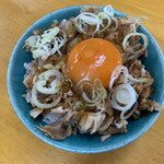 青竹手打ちラーメン 麺や 大山 - チャーシュー丼黄身のせ　　360円