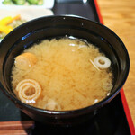 Isokura - わかめと麩の味噌汁