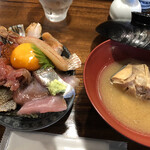 Saketosakana Hanatare - 海鮮丼1000円