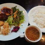 コ・ビアン - 日替わりランチセット〜メインのお皿とライスに味噌汁w