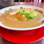 天下一品 - 【2021年06月】並（こってり）＠790円＋スープ大盛100円、合計890円、横から。