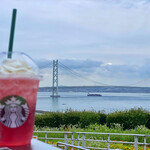 STARBUCKS COFFEE - ピンクフローズンレモネード&パッションティー
                        ホイップを追加(フォーカスを背景にしてます)