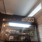 ORGAN - 秋保の街道ぞいミャ。いろんなお菓子がディスプレイされてるけど、乳製品・卵が入ってないのミャ