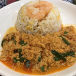 タイ料理バル クントゥアン - プーパッポンカリーと海老チャーハンの最強コンビ！！