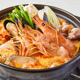 Chego's specialty "Jun Tofu Sundubu"!! Spicy and piping hot Korean hot pot♪