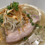 創作麺工房 鳴龍 - 分厚くなったチャーシュー