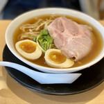 絢 - 味玉醤油ラーメン　880円