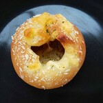 マルスギ ベーカリ― - チーズin焼きカレーパン