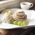 BOSSCHE - ぶどうのパンケーキ〜ロイヤルミルクティーのアイス添え
