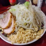 郎郎郎 - ラーメン¥740味噌タマネギトッピング¥100。野菜と揚げ増し。味噌は濃厚です。