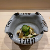 鮨処 つく田 - サザエと胡瓜　オリーブオイル、ポン酢、黒コショウ