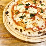 Pizzeria CUOCA - 料理写真:マルゲリータ