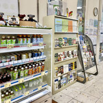 軽井沢プリムローズ - 中で軽井沢町観光案内所と繋がっています