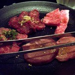 焼肉 いしび - 四種盛りのお肉たち