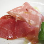 オステリア チロ - １８ヶ月熟成パルマ産生ハムの盛合せ