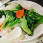 香港 贊記茶餐廳  - 西蘭花炒鮮魚尤(イカとブロッコリー炒め) ¥880(税抜)