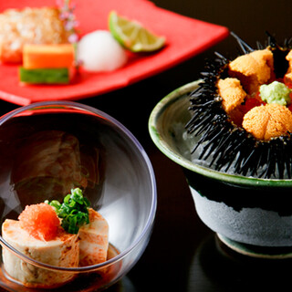 采用特殊的烹饪方法，将春、夏、秋、冬的鱼变成与寿司