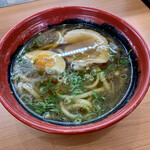 Muten Kurazushi - ”追いかつお醤油らーめん”
                        鰹の風味がしっかりとしたスープ。
                        モチモチの美味しい麺、やや少なめ…