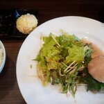 焼魚と家庭料理の店 楽々 - 特製ハンバーグ定食(1,080円)