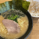 横浜ラーメン弐七家 - 