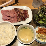 焼肉 林檎 - ♪ 赤身ハラミと熟成牛タン定食 ¥1100