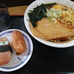 Sobadokoro Asahi - キツネ月見蕎麦、いなりずし、高菜スパムおむすび