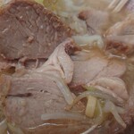 ラーメン二郎 - 豚はこんなかんじ。